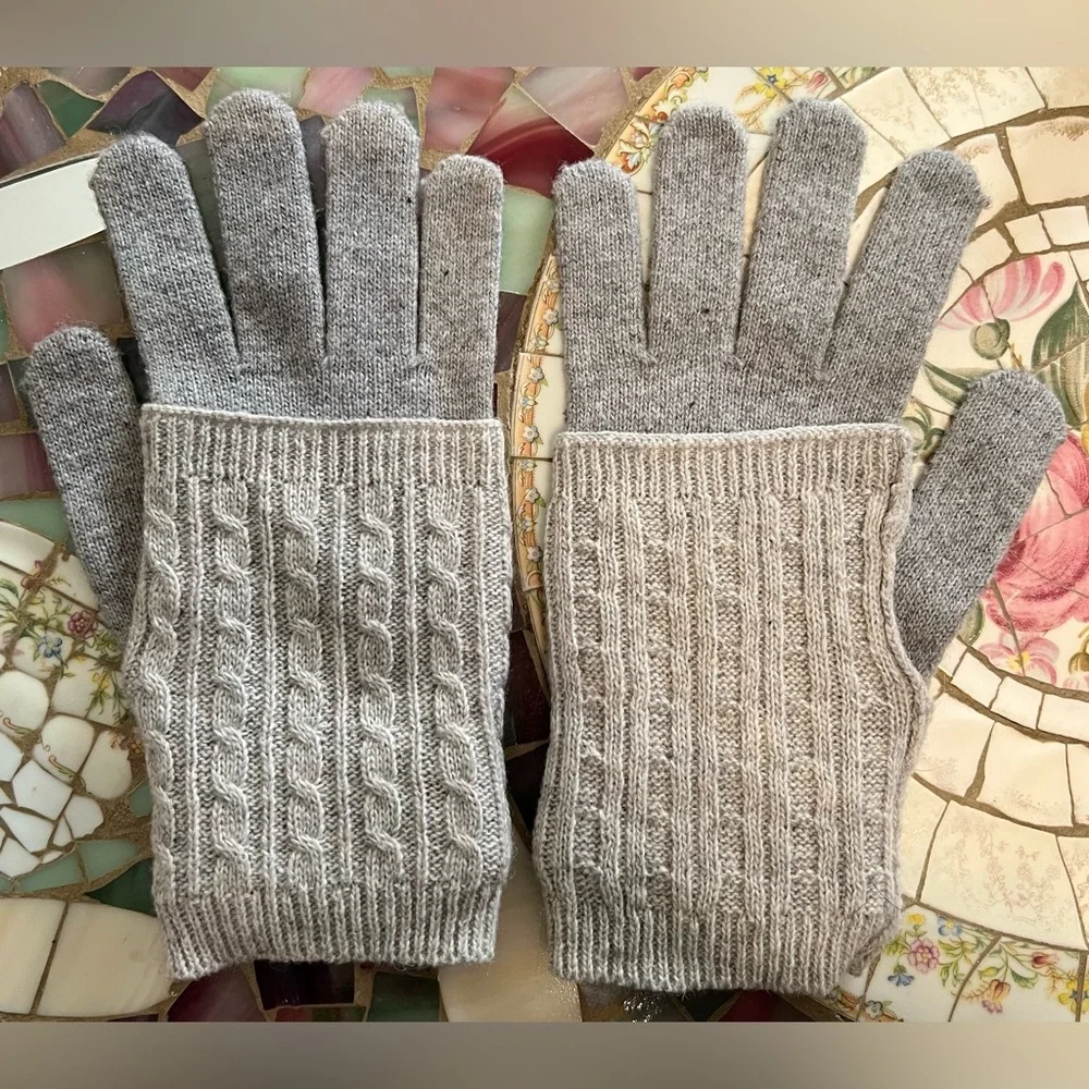 N/A grey knitted